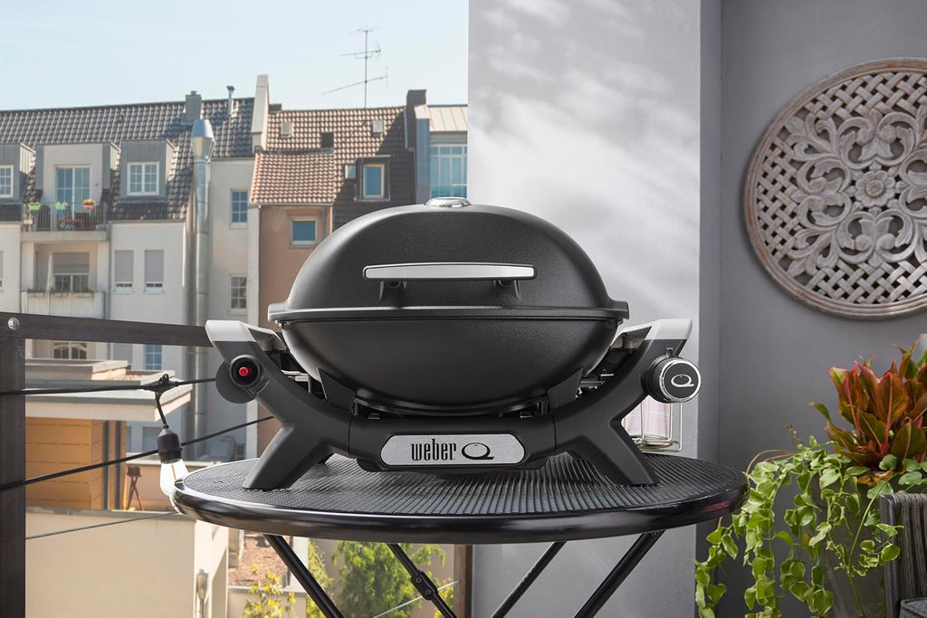 2026 Weber Barbecue à gaz Q 1100N / Barbecue portable léger pour camping, patios et balcons avec brûleur haute efficacité, grilles en fonte émaillée et allumage électronique, noir