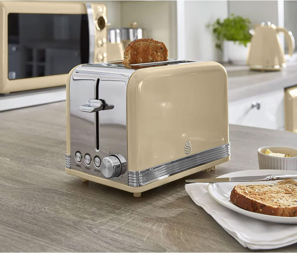 2026 Swan Retro Colazione Set 1,8 L Bollitore, Tostapane a 2 Fette, Microonde Digitale 20L, 6 Livelli di Potenza, Timer, Porta Effetto Specchio, Design Vintage, Crema, Taglia Unica, STRP2070CNEU